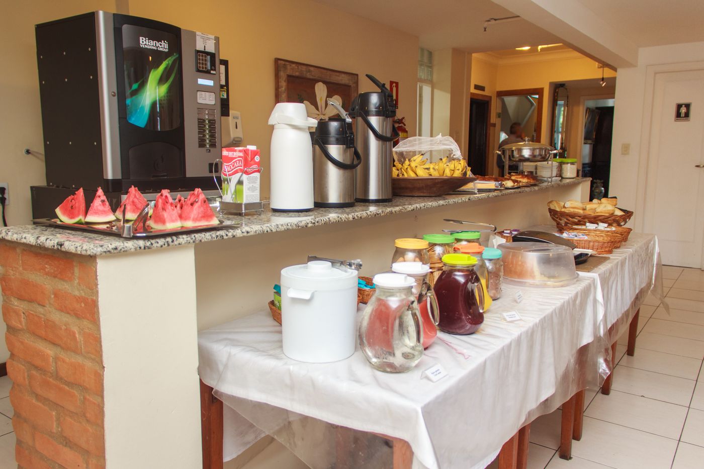 Café da manhã servido no Hotel Carioca